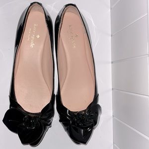 Nancy Bow Flat In Black